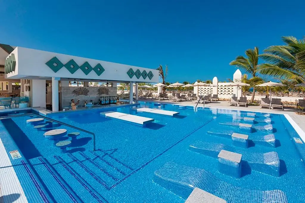 Riu Karamboa, piscine et bar dans l'eau