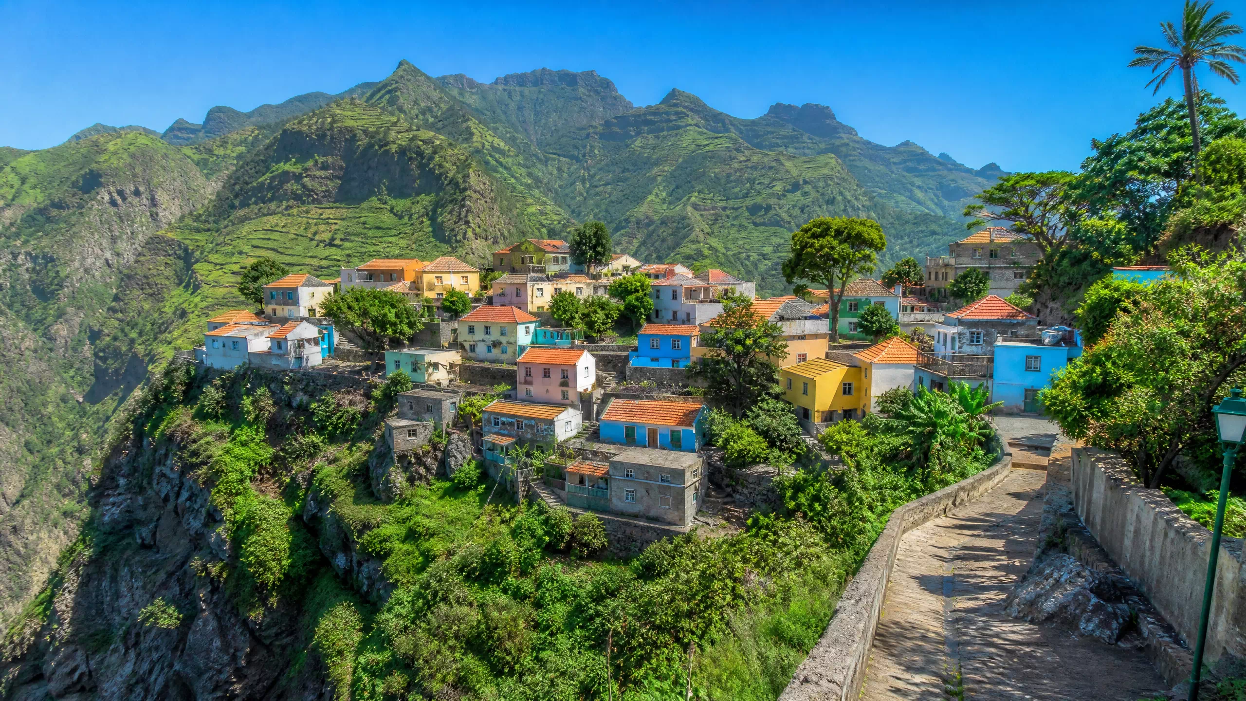 Circuit en liberté Santiago, São Vicente et Santo Antão — village de Fontainhas
